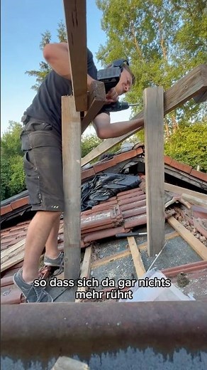 Wir bauen in 3 Tagen eine Wasserrutsche vom Dach. 🪚🔨🏚️#diy #sommer #wasserrutsche