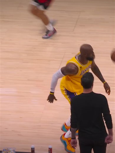 LeBron James Pasa a Rui Hachimura: Jugada Épica 👑🇯🇵🔥