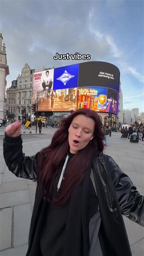 Social anxiety is scared of me💃🎶🇬🇧 #ANNIE #ANNIE_DownYouGo #London #londonstyle