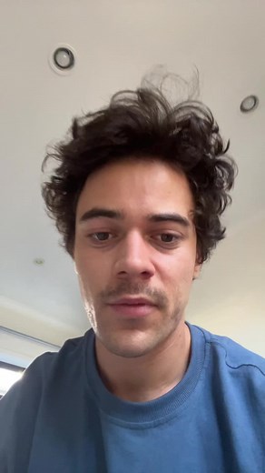 Ariana Grande's Twitter Journey: From Stan Account to Superstar