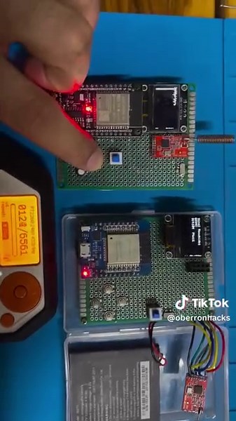 Oberronhacks Prototype ScaryRf MHZ The project uses an ESP32 and a CC1101 module to capture and reproduce radio frequency signals at frequencies of 315 MHz and 433 MHz. In addition to replicating the received signals, the system can transmit signals at the same frequency randomly. Creds: @oberronhacks TM #häcker #hacking #test #subghz #mhz #433 #433mhz #signal #interference #interference #block #blocking #blocker #m5stack #m5stickcplus #m5stickcplus2 #card #cardputer #cardecomputer #spectrum #wa