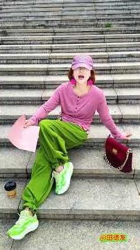 Master the Step Sitting Pose: Quick Tips for Comfort & Style