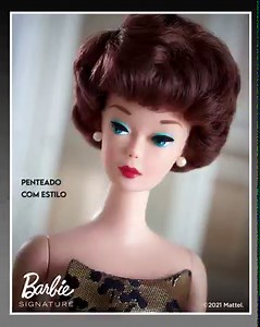 Com um elegante vestido de tubinho e acessórios que realçam o glamour dos anos 60, a Barbie Bubble Cut é uma reprodução clássica que você não pode deixar passar! 💅👝✨ | Barbie