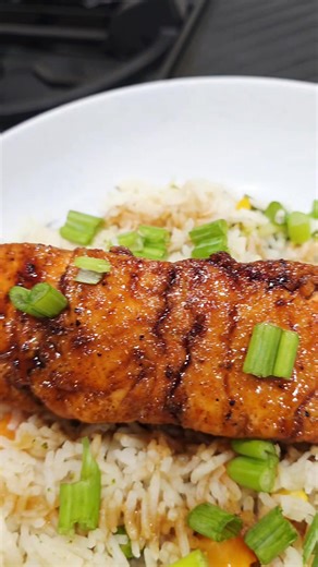 Enjoyed this Honey Bourbon Salmon on a bed of vegetable 🌽 🥦 🥕 🫛 rice seasoned to perfection 🍚 with my mother before she left #dinner #simple #Chef #life | Fran Turner