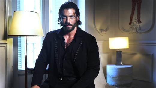 El actor turco Can Yaman: “En mi carrera metí la gamba muchas veces, pero he tenido tiempo para crecer y recuperar”