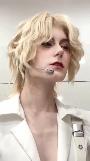 ❄️Wynter ❄️ on Instagram: "Ahh finally i got to turn into my first Alien Stage character!! you probably don’t remember but a few months ago I posted that I just found out that me and Isa have an overlapping fandom that we never talked about. Which most definitely is alien stage! Funny enough we have different characters we like. While they Love Ivan my favorite is Luka! And I am so happy I like him on me. So definitely more coming!!! #alienstage #luka #lukaalienstage #vivinos #youtubeseries #bli