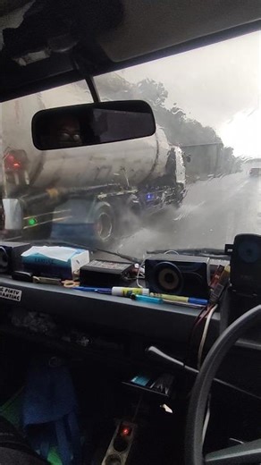 Kondisi Jalan Cipanas ke Tangerang Saat Hujan Lebat: Update Driver Mobil Box
