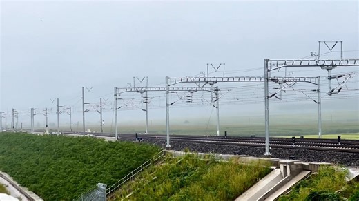 2.3K views · 90 reactions | World’s fastest high-speed train, the CR450, blazes down the tracks at lightning speed in the rain. During recent tests on the Shanghai–Chongqing–Chengdu line, it sets new records — 453 km/h on a single run and a relative speed of 896 km/h when two trains met. Video from Cola Tsu-Pin Huang | ShenzhenStory | Facebook