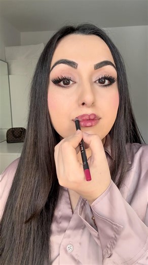 Part 46: Q-tip lip hack 🤍 follow for more beauty hacks