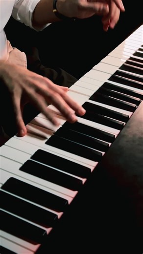 The most incredible app ever, with Flowkey you can study piano at various learning levels. The first week you get the pro version for free! Find everything in my bio 🎹 #flowkey #piano #passacaglia | Parisi Piano