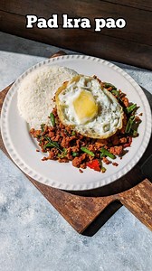 Have you ever tried this dish? Pad Kra Pao, a Thai delicacy bursting with flavours! This delectable dish is made using chicken, offering a protein-packed meal that's easy to whip up. Plus, it's incredibly delicious! I've used sauces from @leekumkee.india to perfect the authentic taste. Discover a world of flavours with Lee Kum Kee sauces, available on Amazon, Flipkart, Big Basket, Blinkit, Swiggy, and Jiomart. Try it today!Ingredients-500gms Minced Chicken4-5 Thai Red Chillies7-8 Cloves of Garli