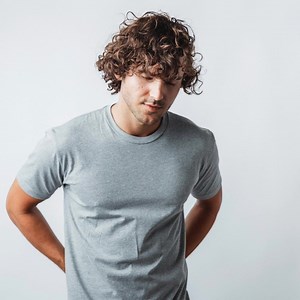 Get the most comfortable tee shirt and save up to 20% off during Memorial Day weekend. ⠀⠀⠀⠀⠀⠀⠀⠀⠀⠀⠀⠀ 👕 Zero time spent at the mall 👕 No changing rooms needed 👕 Drink a beer while you complete your order | Fresh Clean Threads