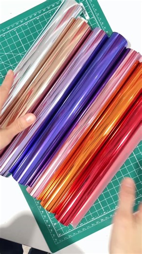 Catherine Wade on Instagram: "Creating multi layered foil prints….i used: - Illustrator - Textile foil - Minc If you have questions let me know below! #foilart #creativebusiness #artsandcrafts #flowerart #etsyshop"