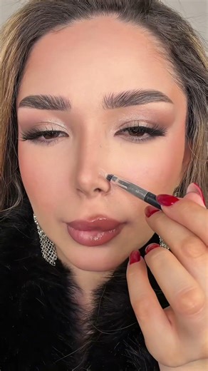 This is how I make my nostrils look smaller ✨ #makeuphack #makeupmafia #beautyhack