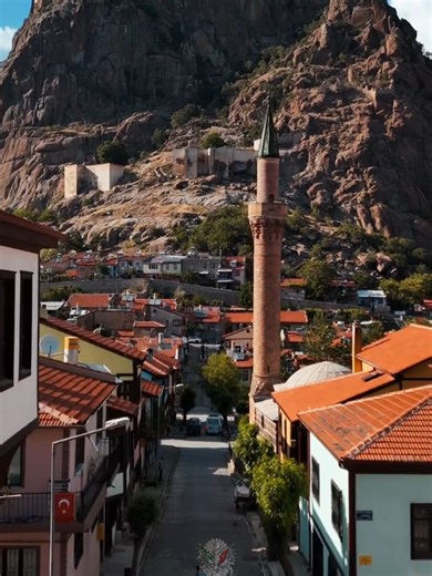 Afyonkarahisar Kalesi rises on a steep volcanic rock right in the center of Afyon It was first built by the Hittites around the 14th century BC as a defensive stronghold Over time,It was used and reinforced by the Romans,Byzantines,Seljuks and Ottomans Thanks to its height and location the castle controlled major routes in Anatolia and served mainly for defense and observation Making it one of the most strategic castles in the region #osmanlıtorunu #istanbul #tarih #osmanlı #afyonkarahisar