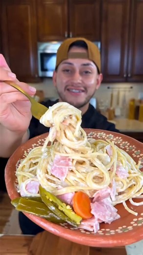 Jesus Zambrano on Instagram: "Let’s Make Spaghetti Mexicano 🇲🇽 I’m telling you all of my 5 Kids Love it!I know you will too🙌 Also let me know if you want more summer easy Recipes 👨‍🍳 #explore #explorepage #spaghetti #mexicanfood #ham #recipe #recetas #dinnerideas #dinner #foodporn #recetadeldia #parati #mexico #comidamexicana"