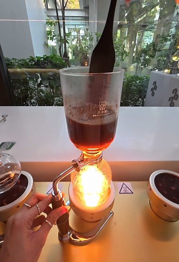 Syphon Coffee Experience in Bangkok Cafes