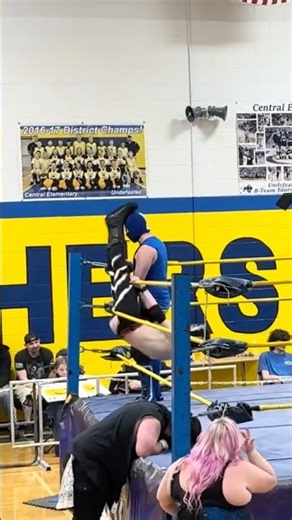 pendulum kick with a bad ending #wrestling #prowrestling #indywrestling #tripletreat #championship