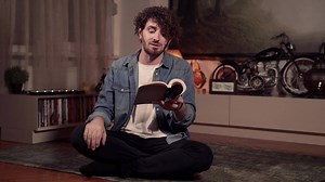 233K views · 4K reactions | Sorun varsa mutluluk vardır. Hubb-i Rahman isteyenler dürr ü mercan istemez. Derdini derman bilenler derde derman istemez. Yani diyor ki; Allah’tan güzellik, hediye isteyenler altın ve elmas istemez. Derdin içinde dermanın olduğunu bilenler derman istemez. Çünkü o derdin içinde binlerce hazine saklı derler. | Hakan Mengüç | Facebook