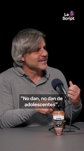 ⭐ Ernesto Sevilla reconoce claramente quiénes son sus referentes que le han acompañado desde que empezó su carrera, José Luis Cuerda y los Monty Phyton son dos influencias clave en su trabajo como humorista, guionista y director 🎙 “Cuerda siempre está presente en todo lo que hemos hecho. Es una influencia directa, junto a los Monty Phyton” ▶️ En el nuevo programa de La Script, María Guerra entrevista a Belén Cuesta y Ernesto Sevilla ▶️ Disponible también en YouTube y Spotify