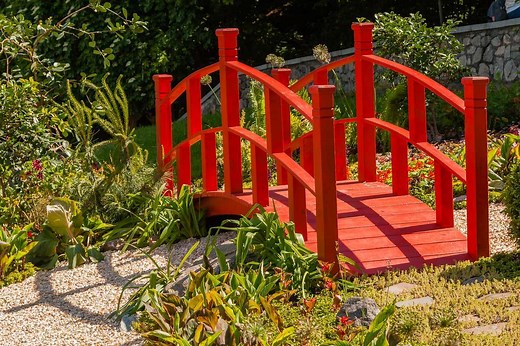 Fabriquer un pont japonais rouge en bois, étape par étape | Aménager son jardin | Jardipartage