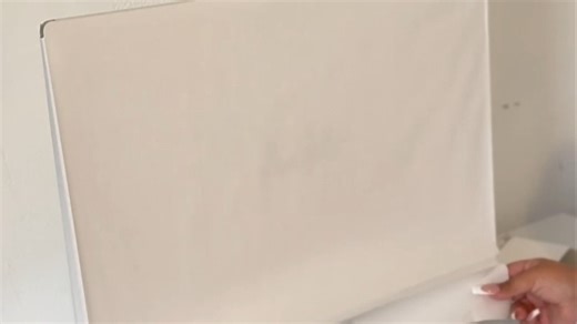 苹果iMac开箱体验：一体机设计简洁，屏幕色彩精准，适合家庭办公与创意工作，即开即用。