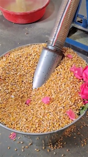 An unprecedented corn grinder with super automatic feeding function makes it easy for you to work