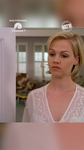 Kelly's on the cover of a magazine! #beverlyhills90210 Now Streaming on Paramount | Beverly Hills 90210