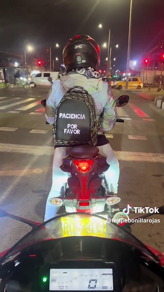 #colombianadas #bogota 🤣 con cuidadito ✌🏽 | colombian women