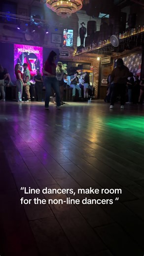 People do not dance “for real” no more. Nobody bustin out the cardboard and doin head spins😭 Stop trying to turn line dancing bars into clubs🙄 that sh*t is dead💀 People just stare at each other or stare at their phones….Thats just my personal opinion, what yall think?#fyp #trending #linedancing #clubs #truth