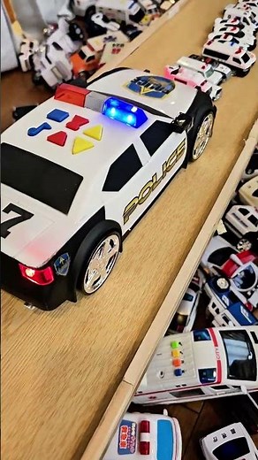 大きなパトカーがミニパトカーを押す!! #パトカー #ミニカー #おもちゃ