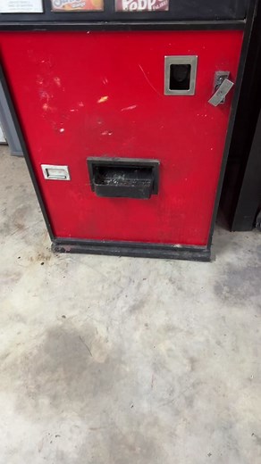 FREE VENDING COKE MACHINE!? #fyp #foryou #coopshouse #youtube #youtuber #car #truck #hack
