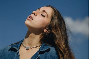 Lirik Lagu TATE MCRAE – dont be sad