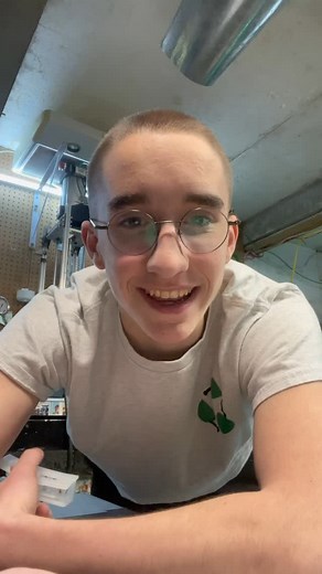 1.2K views · 199 reactions | Des pinces molles ? #uniqueplastique #recyclage #plastique | Unique Plastique | Facebook