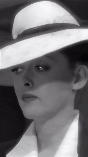 Bette Davis as Charlotte Vale in ‘Now, Voyager’ (1942) #bettedavis