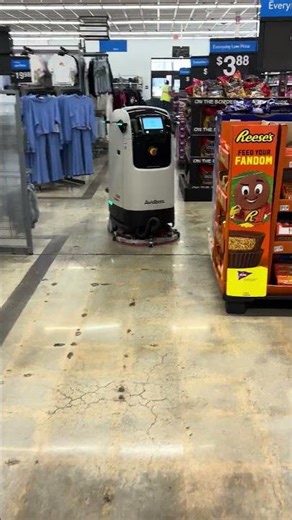 Robots working at Walmart 😳
