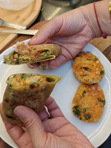 258K views · 2.9K reactions | Aaj Shweta ne kya banaya instant office lunch box recipe -Protein rich recipe - Live video by Shveta Sheth Moongdal Tikki Wrap | 5 minute Veg Recipes | Facebook