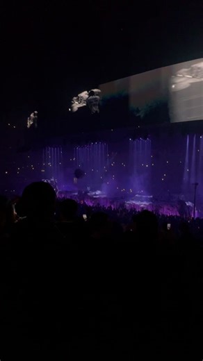 HE IN SICKO MODE #travisscott #drake #sickomode #concert #utopia #circusmaximus