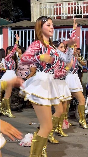 Hermosa bastonera 🥰❤️✅ Elegancia #desfile #bastoneras #baile