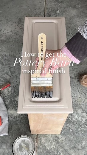 Details HERE👇🏽 The faux-wood Pottery Barn-inspired finish is so popular right now. If you want to trying, you’ll need a chip brush, glaze, a small broom and a deck brush. Grab a piece of scrap wood and practice until you feel comfortable doing it on a piece of furniture! Process (Before video) 1. Prime 2. Paint (this was Quietude by BM but you can use any creamy tan) During video 1. Brush on a thin layer of glaze (this is Java brown by Rust-Oleum) with a chip brush 2. Smooth it out with a deck