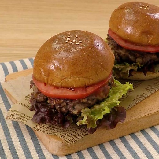 ビーフ100%！ 切り落とし肉パテハンバーガーのレシピ動画・作り方 | デリッシュキッチン