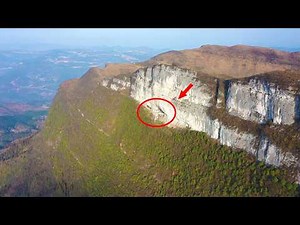 贵州深山悬崖上发现一房子，七旬老人竟隐居在这30多年，与世无争｜An old man in Guizhou lives in seclusion on a cliff