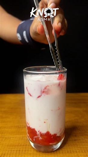 𝐒𝐓𝐑𝐀𝐖𝐁𝐄𝐑𝐑𝐘 𝐂𝐋𝐎𝐔𝐃 | Strawberry Honey Milk Refreshing Drink 🍓🍯🥛 #shorts