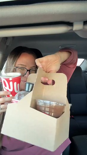 Swig needs to come to California #swig #swigsoda #swigdrinks #tryingyourfavorites #tastetest . Swig drinks taste test | eatswithevad