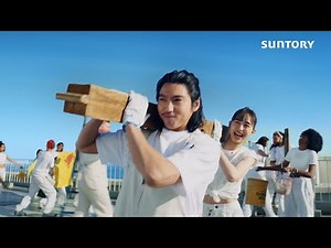 井桁弘恵、へそ出しスタイルで賀来賢人と共同作業「あ、自由の味だ！」 バーボンウイスキー「ジムビーム」新CM『青空制作』篇