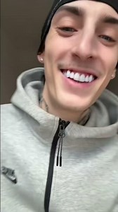 Le pauvre mettez des cœur dans les comm ! #manda