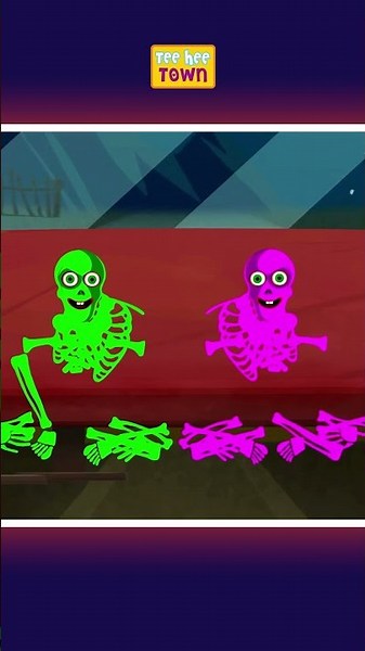 💀Cracking Skeleton Bones While Dancing In A Bus 🚌 #halloween #kidssongs #shorts