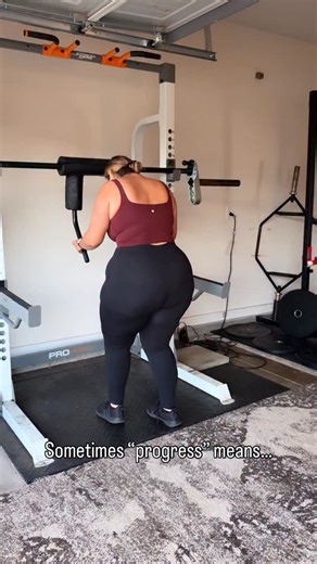 Vanessa Arianna on Instagram: "Day 57 of 75 Hard done! SW: 271.4 lbs CW: 256.2 lbs Height: 5’6” Yesterday was another day of Non Scale Victories! I squatted with a bar for the first time in I don’t even know how long! It was with the 55lb Kabuki Strength Transformer bar, no extra weight, and I didn’t go super low… but that wasn’t the point. I’m pushing myself past my comfort zone and finding new ways to challenge my mind and body every day. During my outdoor walk, I found an empty parking lot an