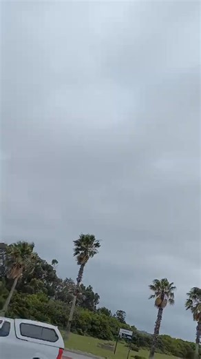 🌤️ Looking for the Perfect Saturday / Sunday Drive to the Beach? Make a smooth stop at Kingshine Engen Walmer Aerofill Car Wash — where clean cars meet perfect vibes! 🚗✨ From professional polishers to Full House colour-foam washes, we’ve got everything to give your ride that fresh, eye-turning shine. Enjoy the best views right behind the airport — watch planes fly in and out while you relax! ✈️🌴 Full On Restaurant On site with Coffee Bar 🥳⛱️🙂😁🙂😁 Close to the beach, perfect for the weeken