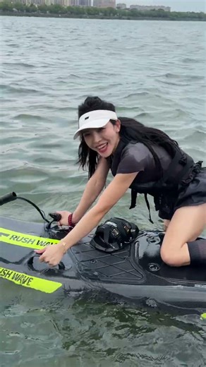 RUSH WAVE ,Gasoline-powered surfboard#rushwave #Surfing #surfboard #gasolinesurfboard